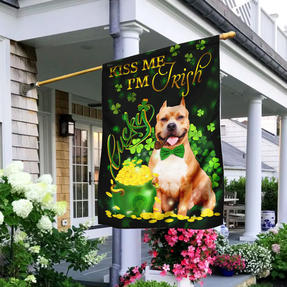 Pit bull Kiss Me I'm Irish St. Patrick's Day Flag